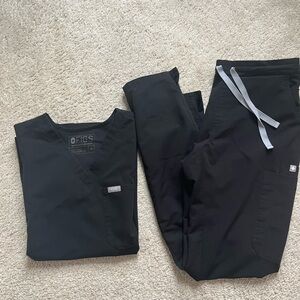 Figs Black Scrub Set